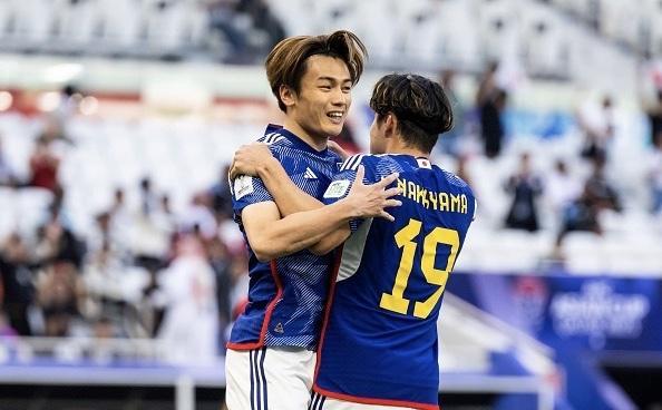 以其卓越的 以其卓越的